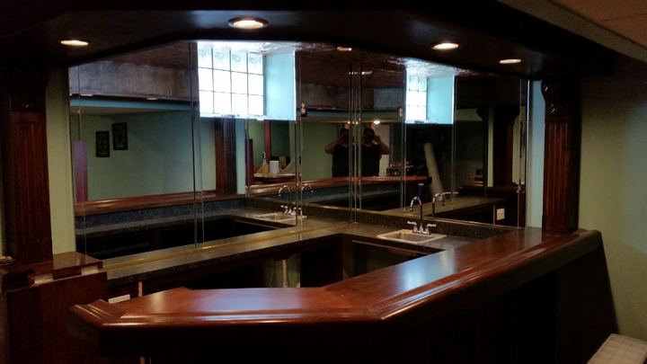 Residential home bar with mirrored backsplash