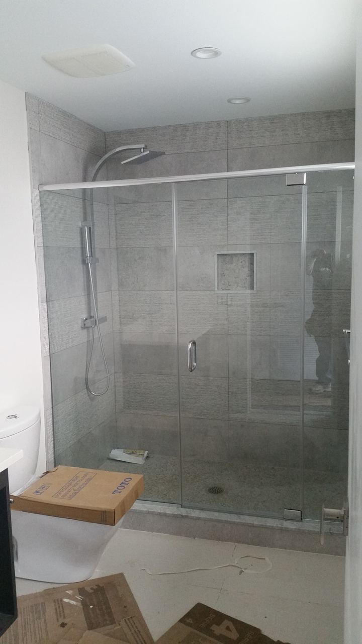 Frameless shower door